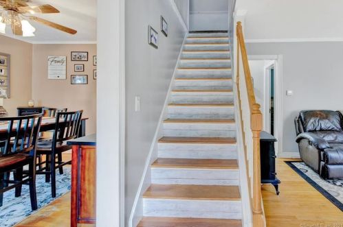 38 Carol Dr, Manchester, CT 06040-2648