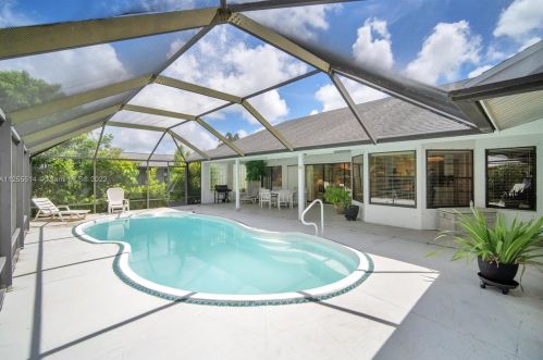 2174 Floresta Dr, Fort Pierce, FL 34984-4752