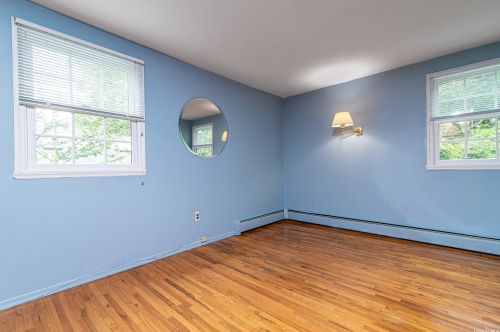 305 9th Ave, Elwood NY  11731-2127 exterior