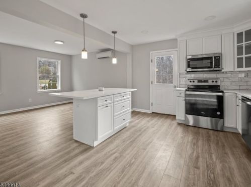 18 Berry Ln, West Milford NJ  07480-3632 exterior