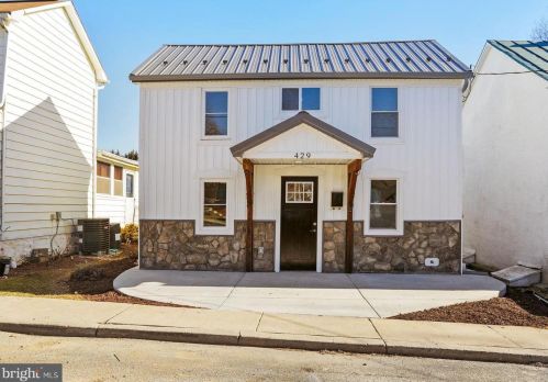429 Lawrence St, Charles Town WV  25414-1552 exterior