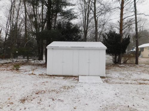 24 Glendale Rd, Manchester CT  06040-7115 exterior