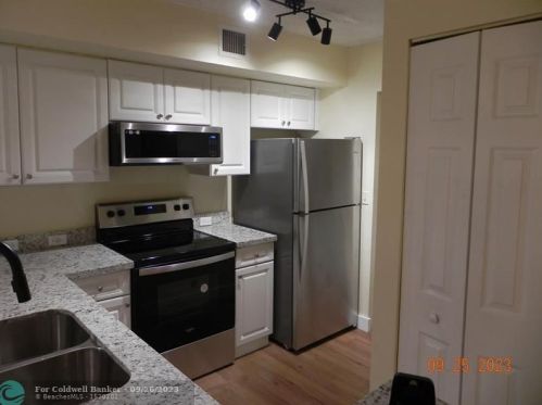 577 111th Ln, Hollywood, FL 33025-6941