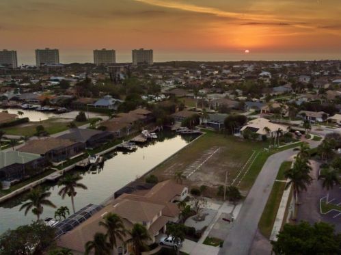 773 Holly Ct, Marco Island FL  34145-1915 exterior