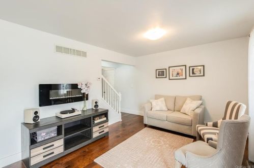 104 Autumn Dr, Poughkeepsie, NY 12603-5685