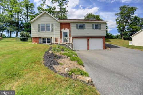 8 Courtney Dr, Lees Cross Roads, PA 17257-8216