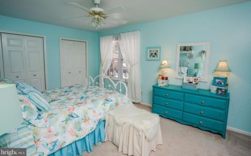 2066 Harbour Dr, Palmyra NJ 08065-1111 exterior