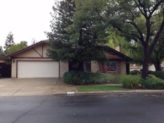 1755 Holly Ave, Clovis, CA 93611-5945
