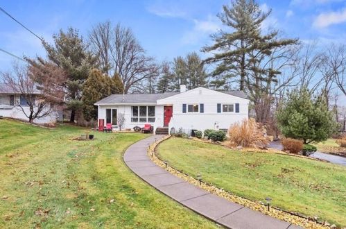 219 Springer Dr, Moon Twp, PA 15108-2525