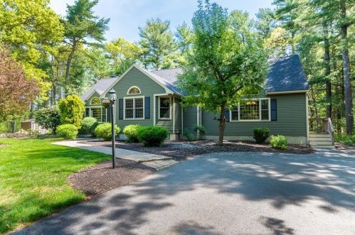 39 Leonard St, Carver, MA 02330-1139