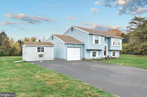 2 Dutton Rd, Tolna, PA 17349-9318