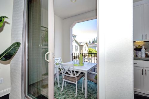 110 Minaret Ave, Mountain View, CA 94043-5300