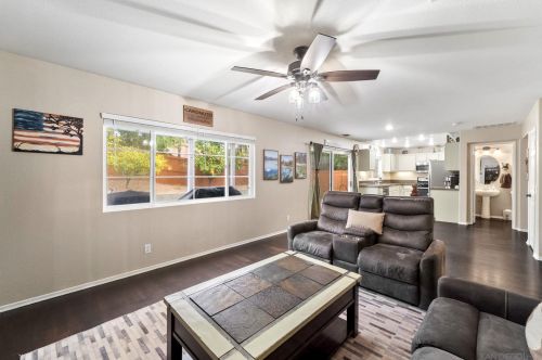 42064 Pine Needle St, Temecula CA  92591-7915 exterior