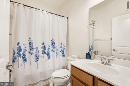 7405 Brunson Cir, Gainesville VA 20155 exterior