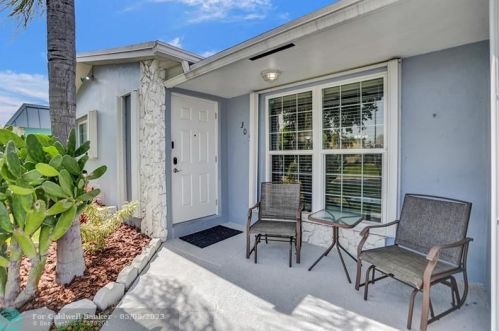 305 4th Ter, Dania Beach FL  33004-4714 exterior