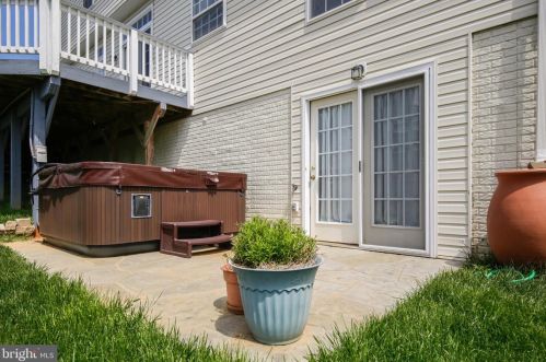 39 Houser Dr, Lovettsville VA  20180-8631 exterior