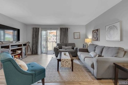 100 Crown Ct, Edgewater NJ  07020-1137 exterior