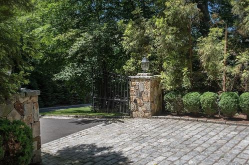 125 Fox Run Rd, New Canaan, CT 06840-2822