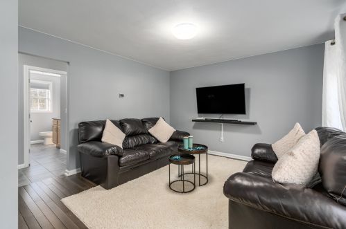 4 Ames Rd, Brookline NH  03033-2304 exterior