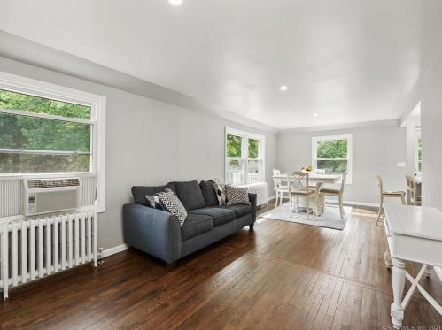 80 Circle Dr, Litchfield CT  06750-1710 exterior
