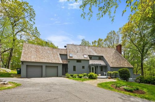 207 Upper Shad Rd, Scotts Corners, NY 10576-2237