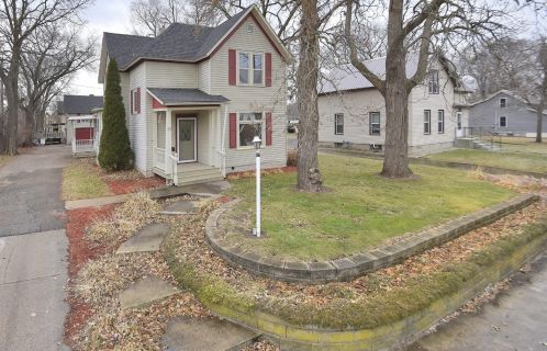 515 8th St, Faribault, MN 55021-4146
