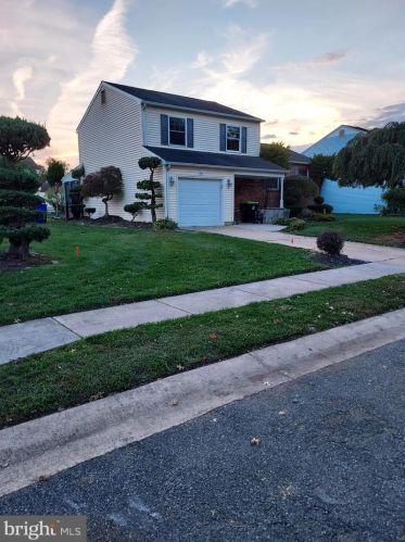 16 Calwell Dr, New Castle, DE 19720-4211