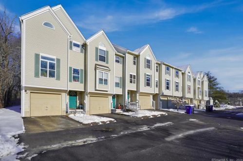 565 Newfield St, Middletown CT 06457-1830 exterior