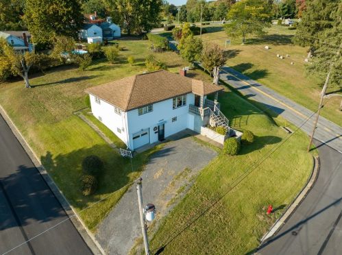 1305 Frank Ave, Jeannette, PA 15644-1541