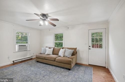 18390 Silcott Springs Rd, Purcellville, VA 20132-3908