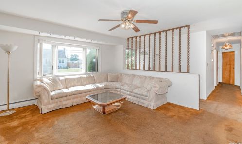 52 Osceola Ave, Deer Park, NY 11729-2413