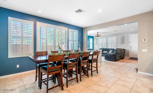 3204 Lisbon Ln, Oxnard CA 93036-7623 exterior