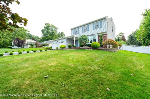 315 Betsy Ross Dr, East Freehold, NJ 07728-4224