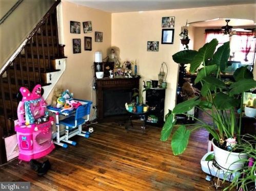 1353 Chase St, Camden, NJ 08104-1708