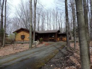39 Tamarak Dr, Gouldsboro PA  18424-9215 exterior
