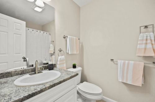 17 Mtn Vw Ct, Keene NH 03431-4933 exterior