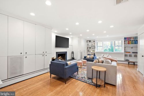 1421 Sugartown Rd, Berwyn PA  19312-1820 exterior