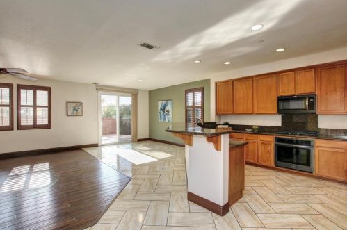 1741 Campos Ave, Woodland CA  95776-5327 exterior