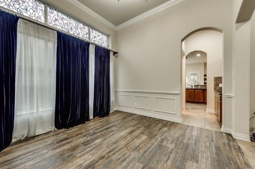5812 New Castle Dr, Richardson TX  75082-4136 exterior