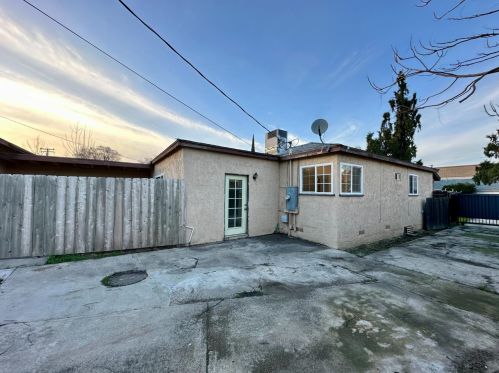 918 Loletta Ave, Modesto CA  95351-1839 exterior