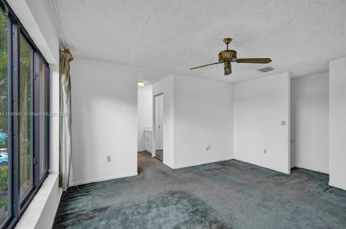 7692 Oakmont Cir, Hialeah FL  33015-2046 exterior