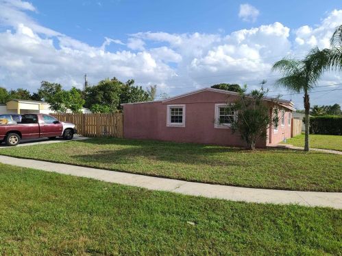 5760 Rae Ave, West Palm Beach, FL 33407-1658