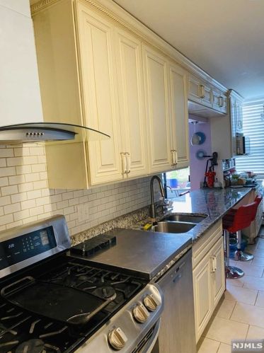 1 River Rd, Nutley NJ  07110-3411 exterior