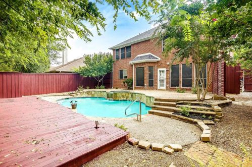 1005 Tanglewood Ln, Lewisville TX  75028-8234 exterior