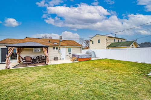 4156 Florence Rd, Bethpage NY  11714-6237 exterior