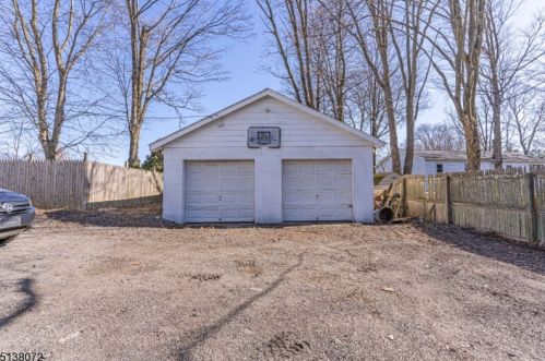 14 Walton Way, Hopatcong NJ  07843-1319 exterior