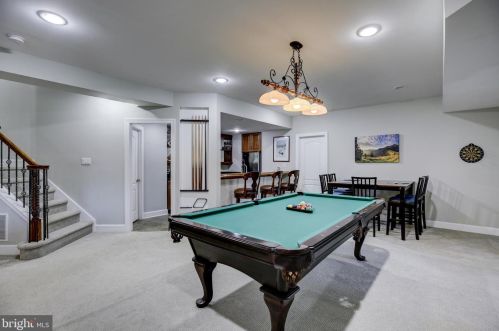 20405 Crimson Pl, Leesburg VA 20175-6362 exterior