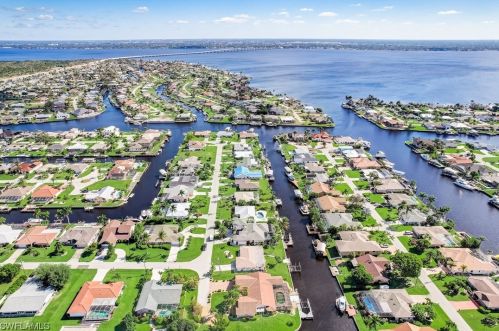 2012 27th Ter, Cape Coral FL  33904-3256 exterior