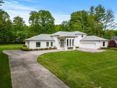 2440 Pierce Bluffs Dr, Hermitage, PA 16148-7338