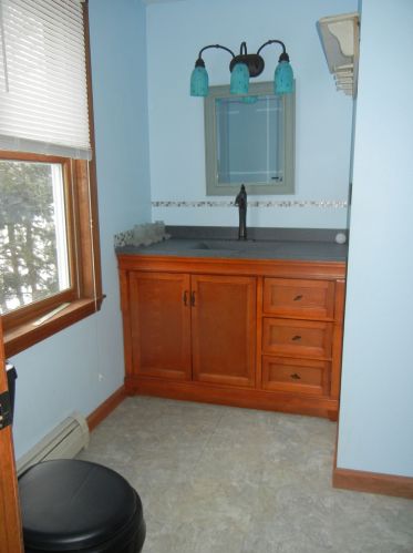 64 Old Chester Rd, Derry NH 03038-4014 exterior